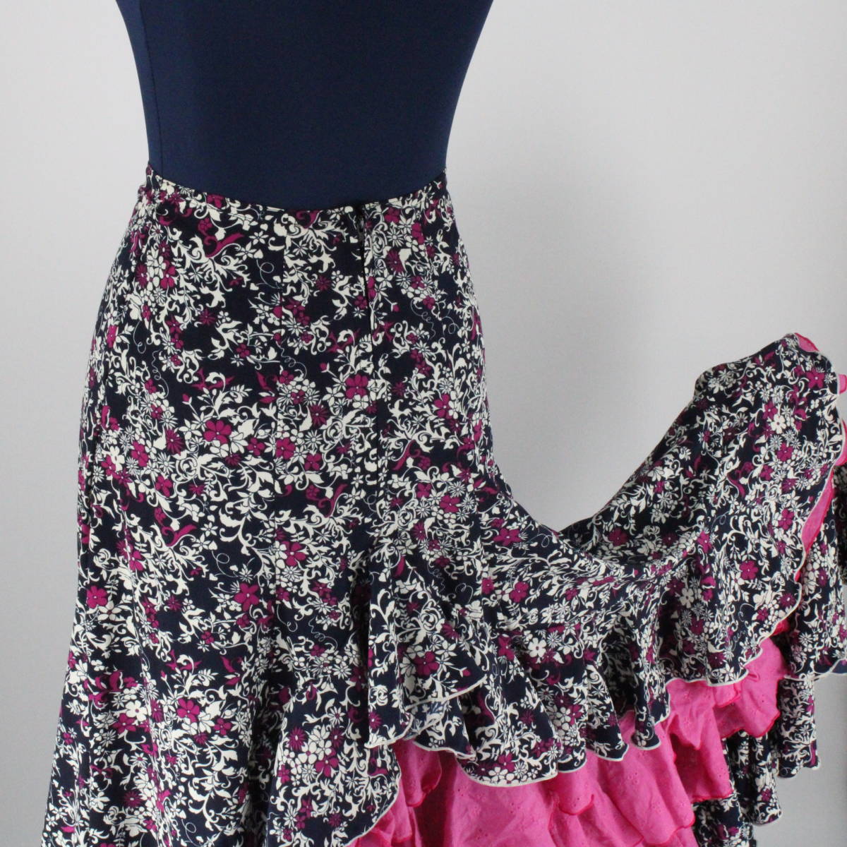 [ free shipping ][ beautiful goods flamenco costume ] navy × pattern ×... pink HERMOSA IBERIAfaruda on a grand scale spread hem ibe rear skirt 