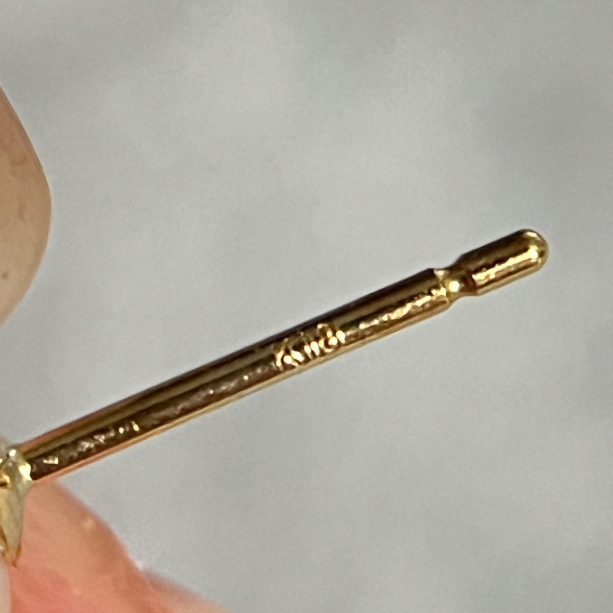 18KYG 珊瑚ピアス 3.5mm 貝 花形-