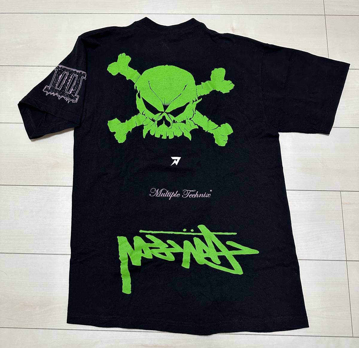 STUSSY × NEXUS7 コラボ Multiple Technix Tee 黒×緑 Mサイズ STUSSY × NEXUS7 コラボ Multiple Technix Tee 黒×緑 Mサイズ