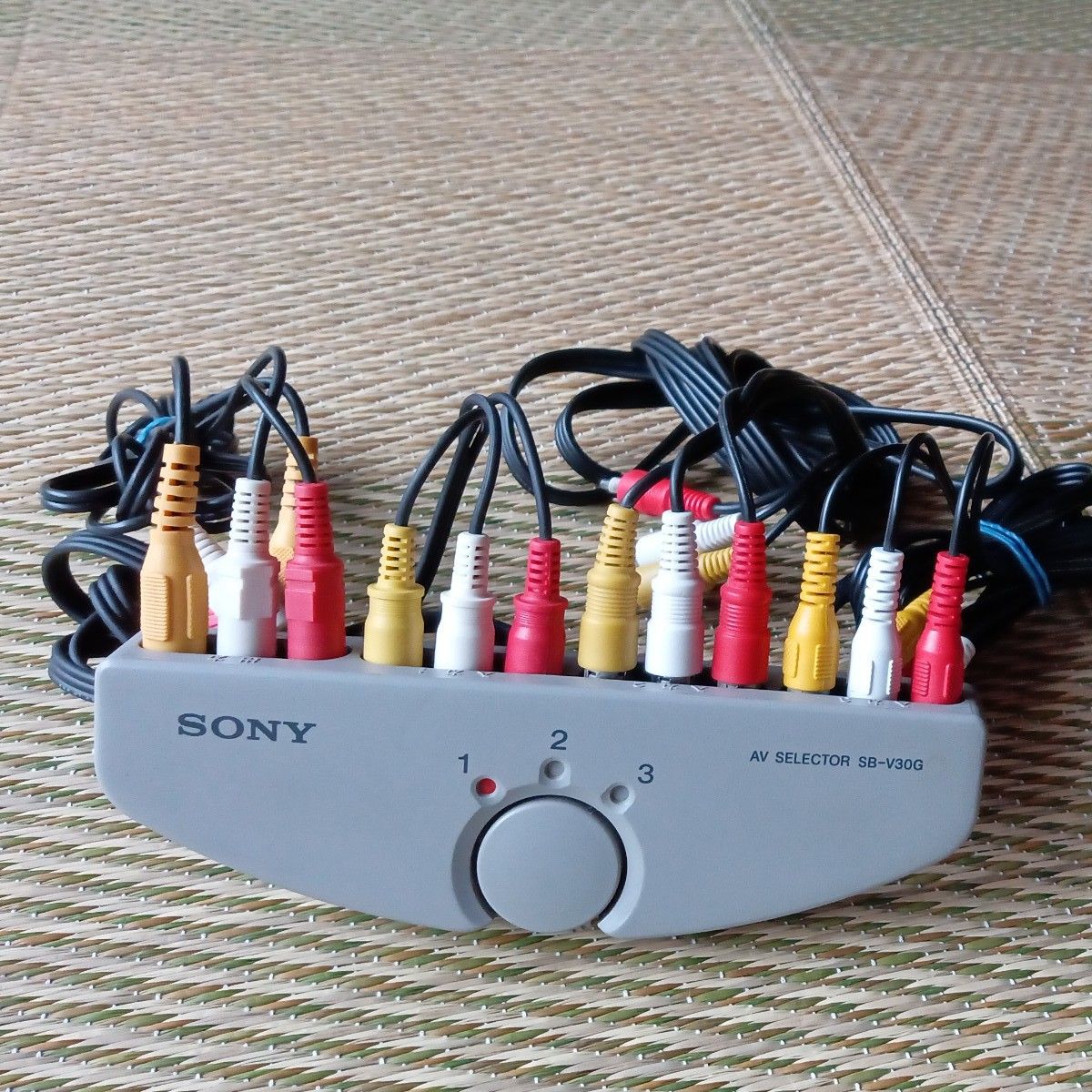 AVセレクター SONY SB-V30G 動作確認済 AVケーブル4セットと AVセレクター SONY SB-V30G 動作確認済 AVケーブル4セットと