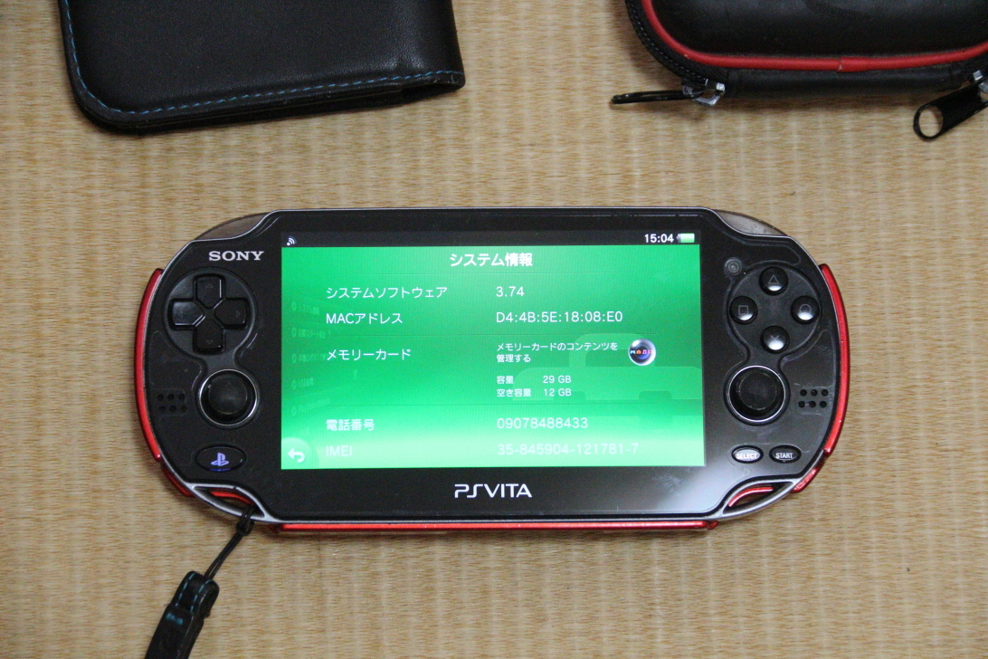 【美品】SONY PS Vita 3G/Wi-Fiモデル PCH-1100 クリスタルブラック ＋ 32GBメモリーカード +  背面カバー（赤）+純正革製ケース　+おまけ