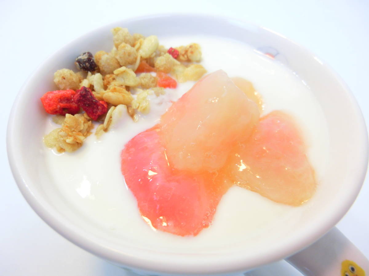 冷凍白桃カット＆ソース 1P 300g 生鮮のようなフレッシュな白桃に仕上げました。_朝食にもお手軽にお使い頂けます！