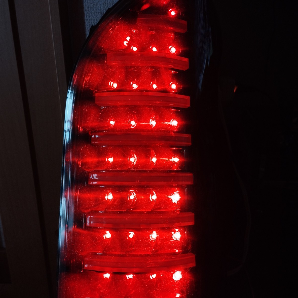 Valenti ハイエース 200系 LEDテール ライト 右 スモーク DIYカスタム 加工 現状ジャンク(前期 1型 2型 3型 TRH KDH 201 205 214 レジアス)_画像6