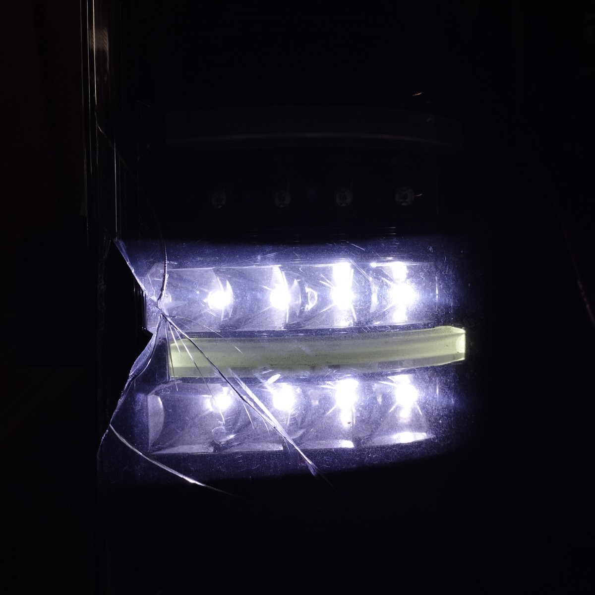 Valenti ハイエース 200系 LEDテール ライト 右 スモーク DIYカスタム 加工 現状ジャンク(前期 1型 2型 3型 TRH KDH 201 205 214 レジアス)_画像8