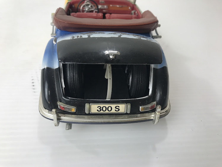 */ small /Mercedes-Benz/ Mercedes Benz / minicar / figure /300S/SCALE1/18/Maisto/ Maisto / small .9-24 forest 