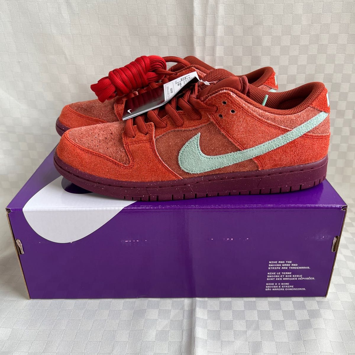 NIKE SB DUNK LOW PRO PRM MYSTIC RED AND ROSEWOOD US 5  5cm
