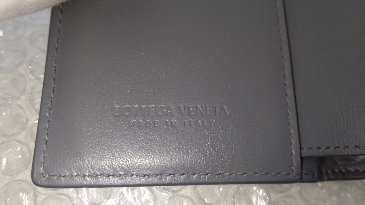 美品 BOTTEGA VENETA 2つ折り財布 706010　ダークグレー 二つ折り財布 レザー　マキシイントレチャート_画像6