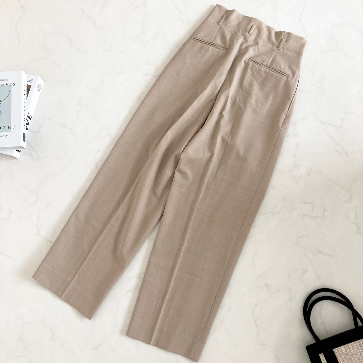 美品 スピック&スパン ウエストタックフリルパンツ ベージュ 美品 スピック&スパン ウエストタックフリルパンツ ベージュ