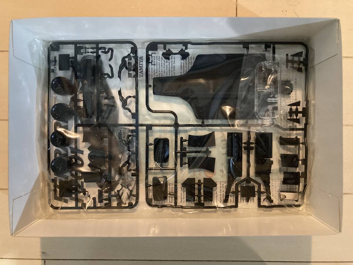 タミヤ　１／２０　グランプリコレクション　フェラーリＦ２００１＋別売りエッチングパーツ＋別売りデカール２種　未組立・未使用品_画像6