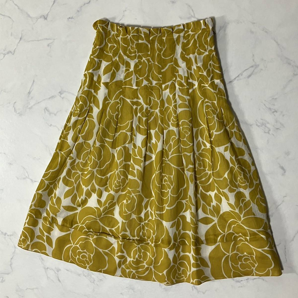 MOGA Moga floral print tuck hook Zip lining attaching flair knee height skirt mustard white 2