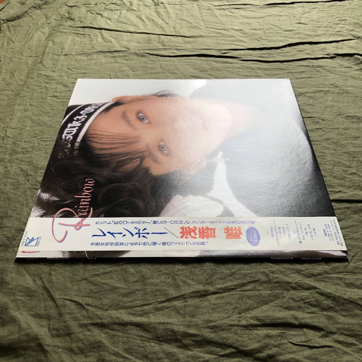 傷なし美盤 美ジャケ 新品並み 1987年 浅香唯 Yui Asaka LPレコード レインボー Rainbow 帯付　アイドル 加藤要produce 8pライナー_画像3