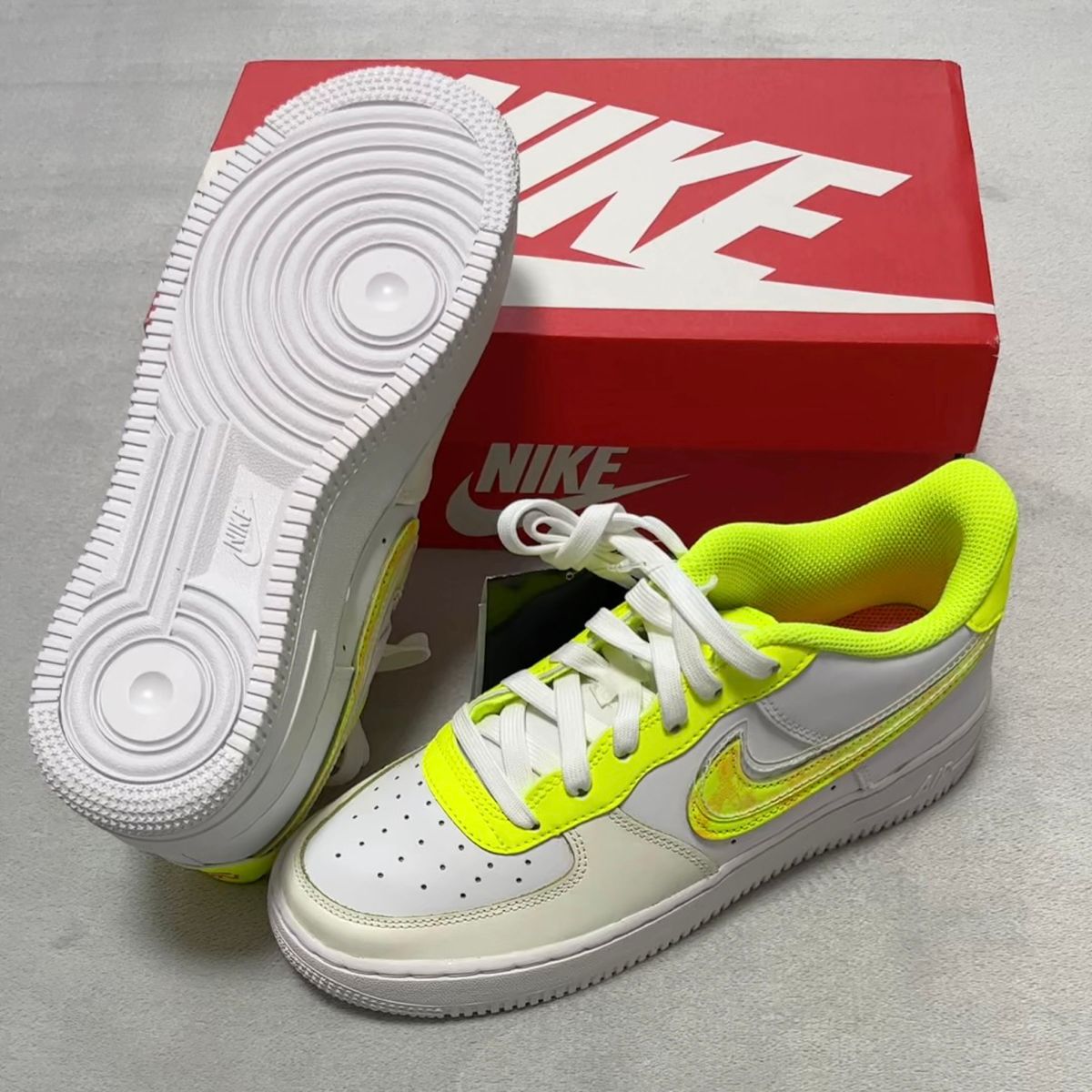 NIKE AIR FORCE 1 Lv8 GS ナイキ エアフォース1 LV8 GS イエロー ボルト キッズ レディース 新品