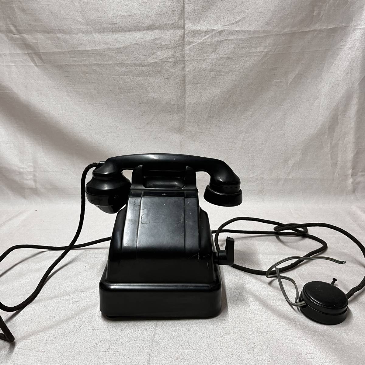 昭和レトロ　日本電信電話公社　ハンドル式黒電話　初期黒電話　手回式　交換手時代の電話　警察装備用品（3443）_画像1