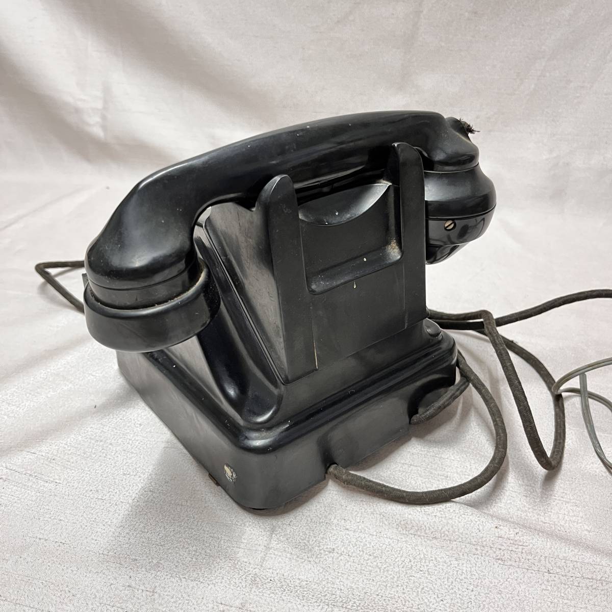 昭和レトロ　日本電信電話公社　ハンドル式黒電話　初期黒電話　手回式　交換手時代の電話　警察装備用品（3443）_画像3
