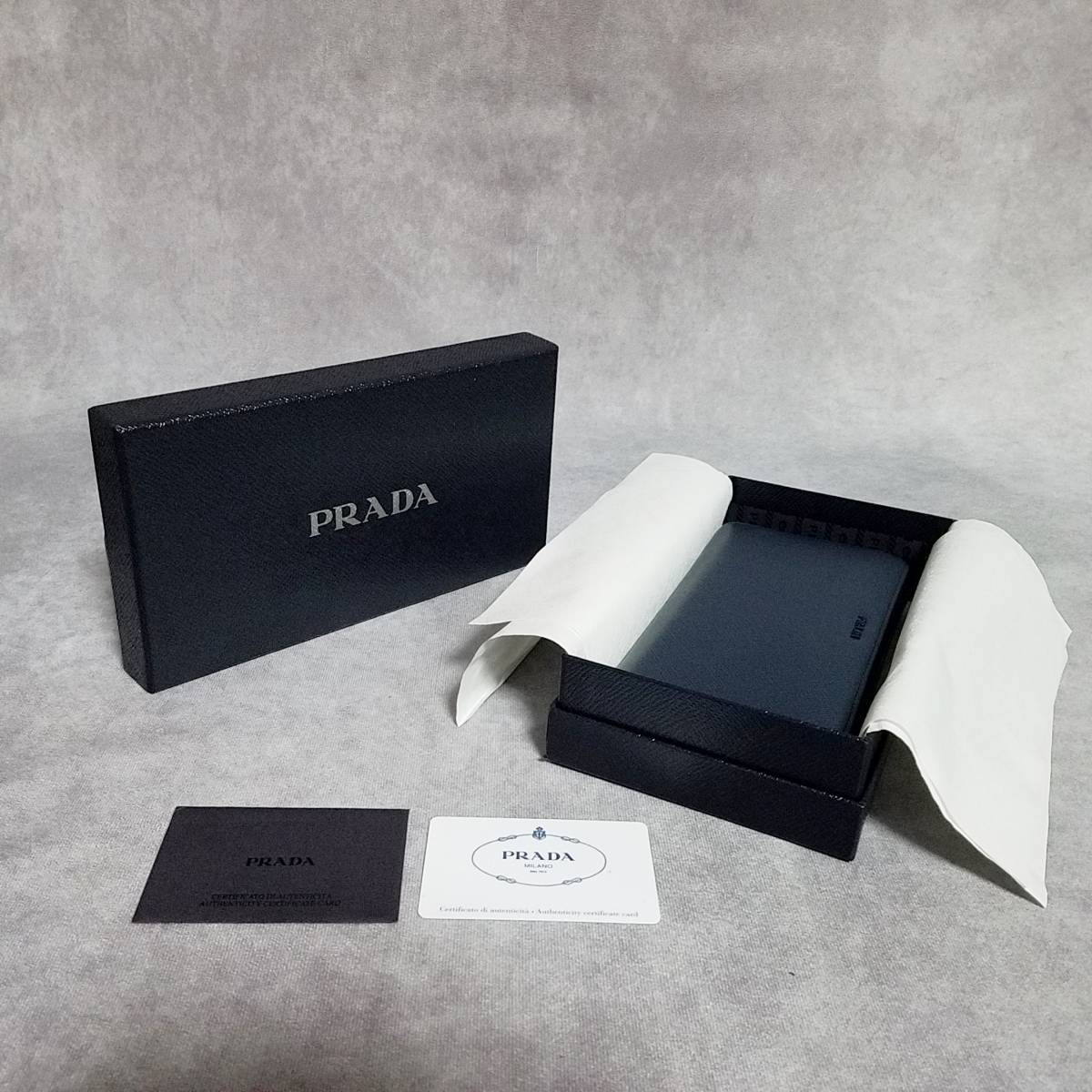 【美品】 PRADA　プラダ　男女兼用　正規品　本革　サフィアーノレザー　ラウンドファスナー長財布　ジップアラウンド　ウォレット　保存箱_画像3