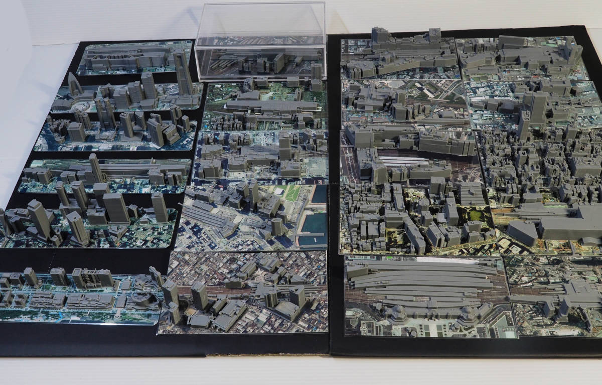 福岡天神　国土交通省の整備した３D都市データを活用した都市模型　完成品透明ケース付属_駅シリーズ