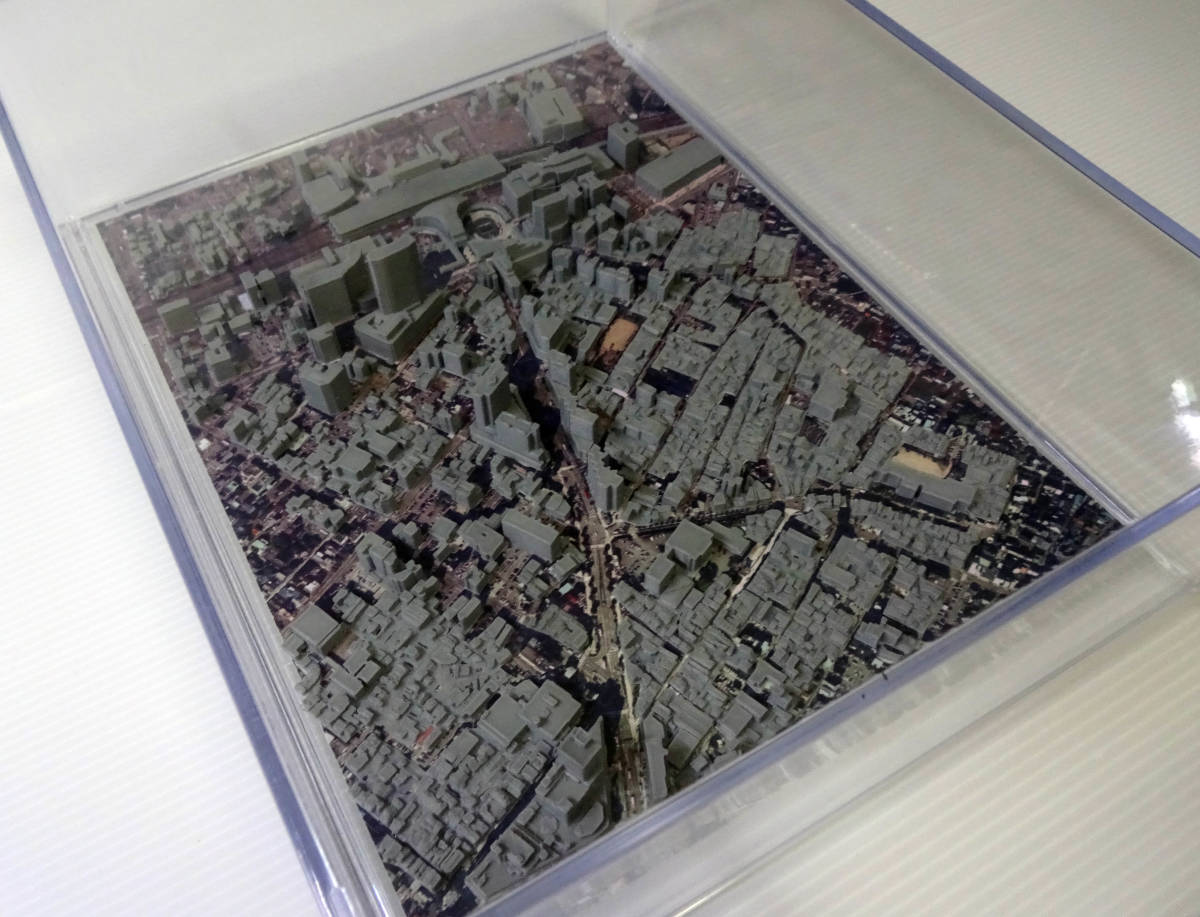 金沢駅　国土交通省の整備した３D都市データを活用した都市模型　組立済　　スケール1/4000　(透明ケース付)　_画像1
