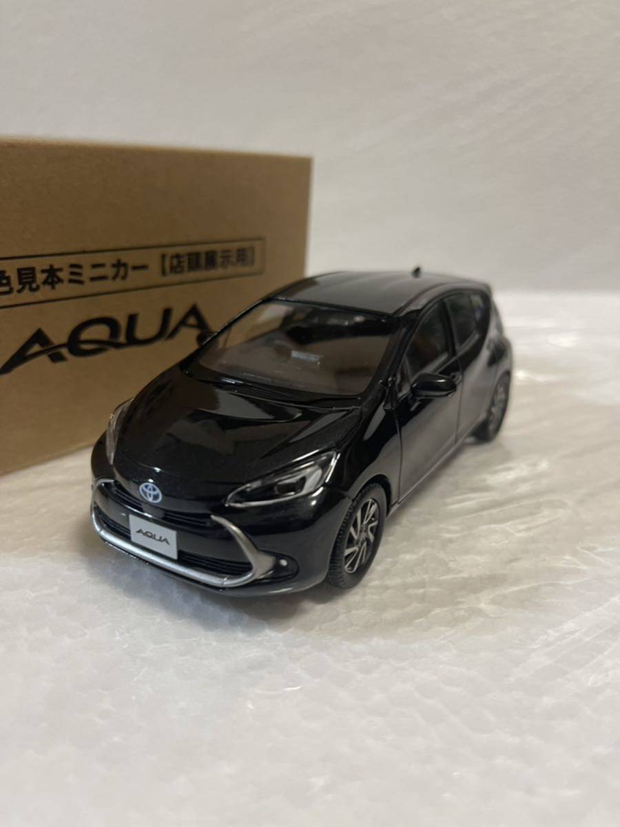 1/30 トヨタ 新型アクア AQUA カラーサンプル ミニカー 非売品　ブラック