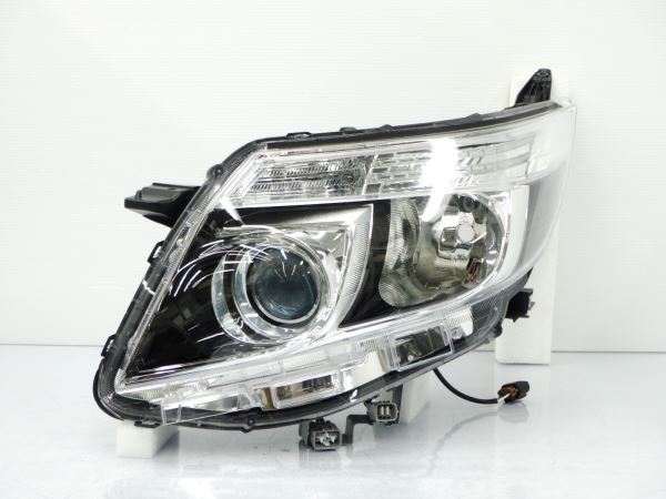 4190042 ノア G's/エスクァイア Black-Tailored 80系 前期 左ライト LED ICHIKOH 28-227 ZRR80/ZWR80_画像1