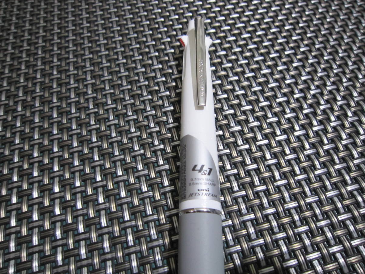 ☆特価 新品未開封 三菱鉛筆 多機能ペン ジェットストリーム 0.7ボールペン 0.5シャープペン ホワイト☆_画像2
