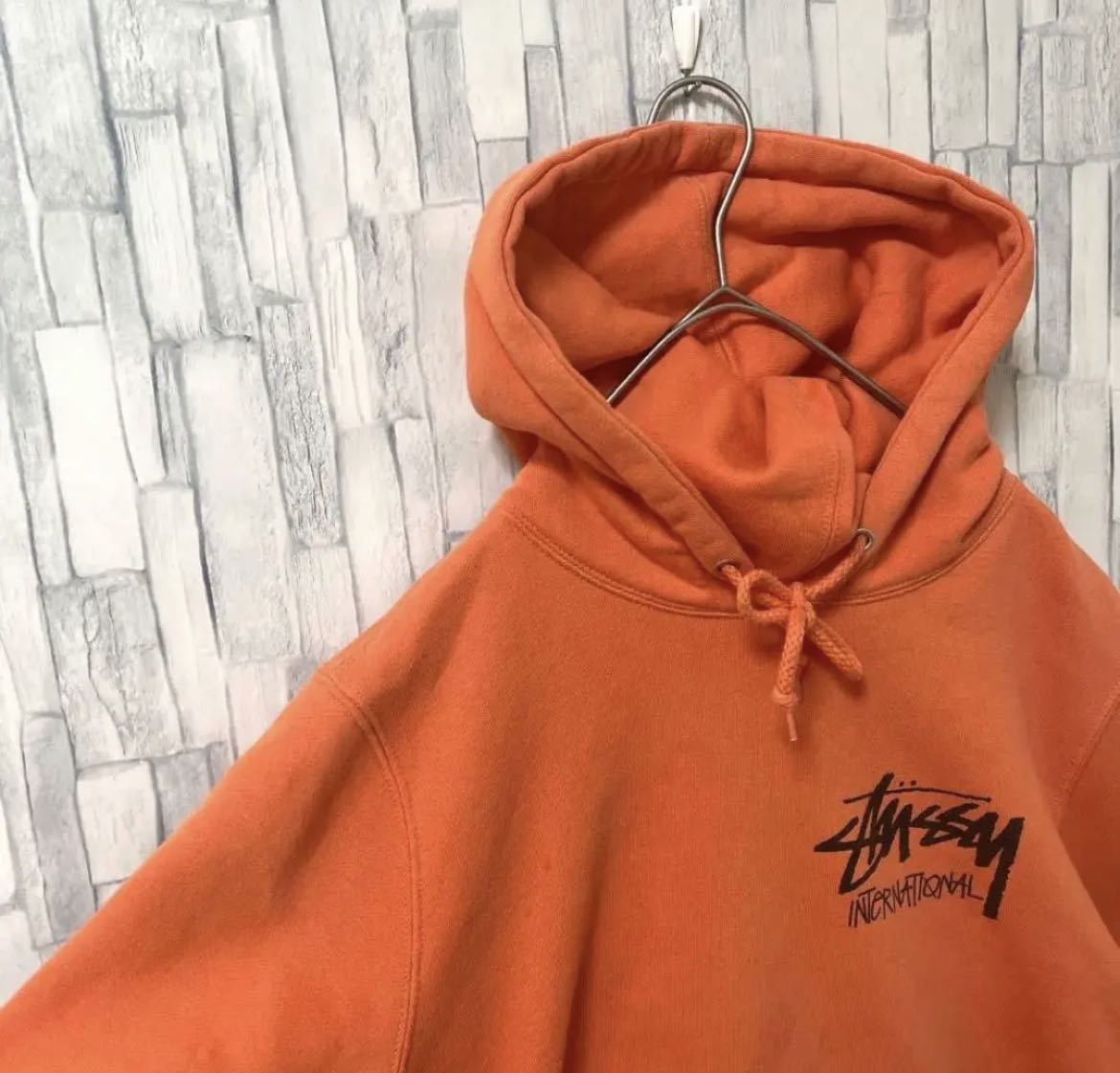 stussy ステューシー 長袖 パーカー スウェット プルオーバー デカロゴ サイズS オレンジ フーディ 裏起毛 送料無料