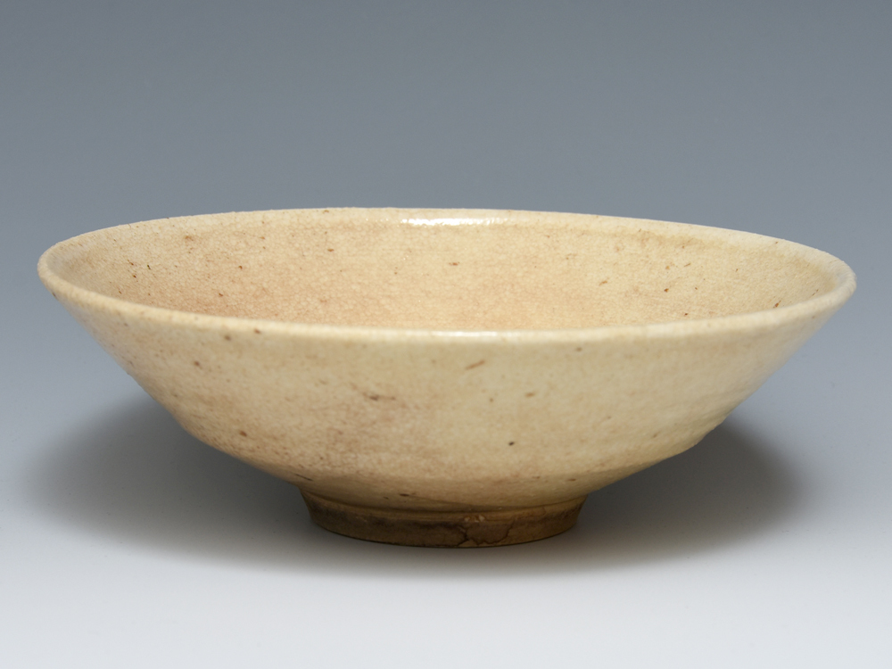 岡本哲夫(造)陶染訪「白劫」平茶碗 茶碗 共箱 径15㎝ 岡本哲夫(造)陶染訪「白劫」平茶碗 茶碗 共箱 径15㎝