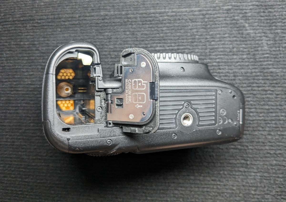 【中古良品】Canon EOS 5D MarkⅢ キヤノン デジタル一眼レフカメラ ボディ バッテリー×２ 元箱 おまけ付_画像9