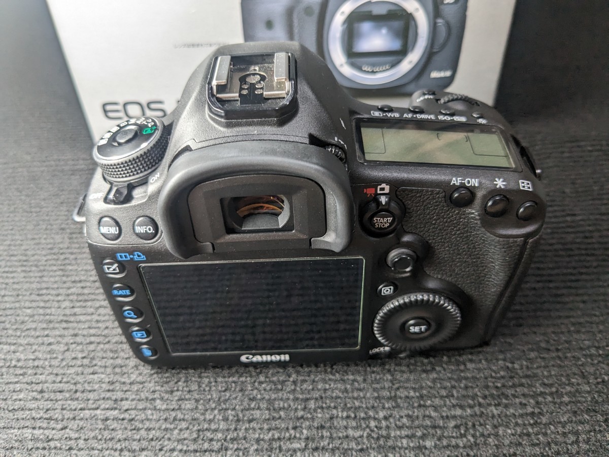 【中古良品】Canon EOS 5D MarkⅢ キヤノン デジタル一眼レフカメラ ボディ バッテリー×２ 元箱 おまけ付_画像3