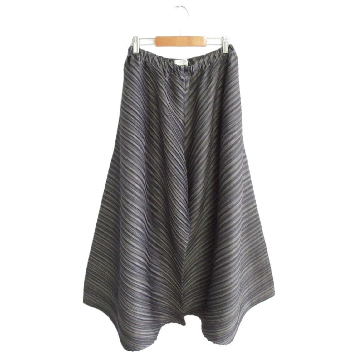 ISSEY MIYAKE PLEATS PLEASE パンツ グレー - パンツ