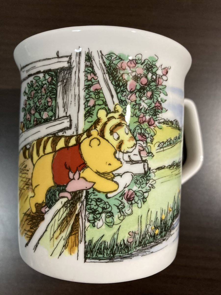 V Royal Doulton { Pooh mug 1 piece } Winnie The Pooh ROYAL DOULTON