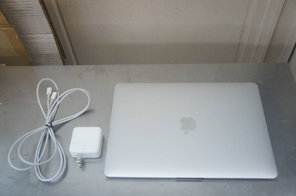 中古 Apple MacBook Air Retina 13inch 2020 MVH42J/A Core i5 1.1GHz/8GB/512GB/2560×1600　（2） _画像1