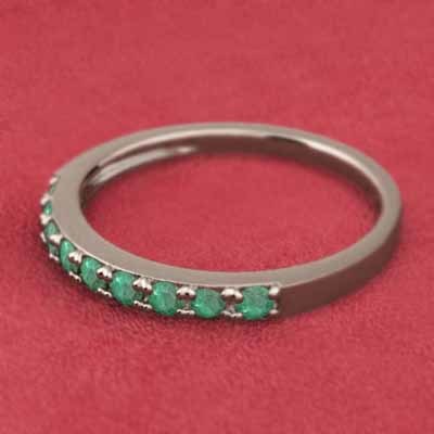 細身 指輪 平らな指輪 ハーフ エタニティ 指輪 エメラルド k10ピンクゴールド 幅約2mmリング 少し細め
