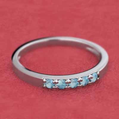 白金（プラチナ）900 平らな指輪 ハーフ エタニティ 指輪 5石 細身 指輪 11月誕生石 ブルートパーズ(青) 幅約2mmリング 少し細め_画像3
