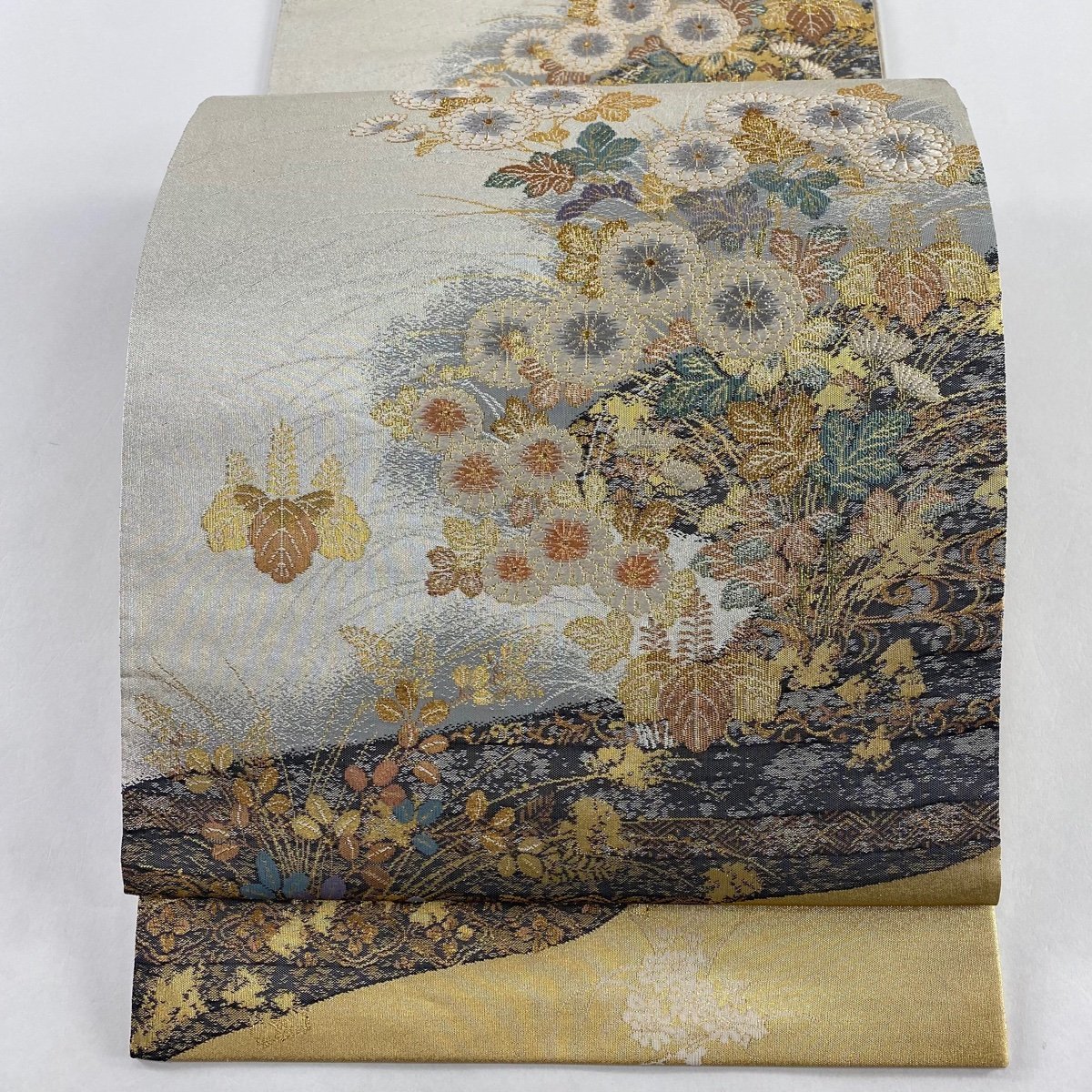 超人気新品 段流水秋草文 秀品 美品 袋帯 桐 【中古】 正絹 六通 灰白