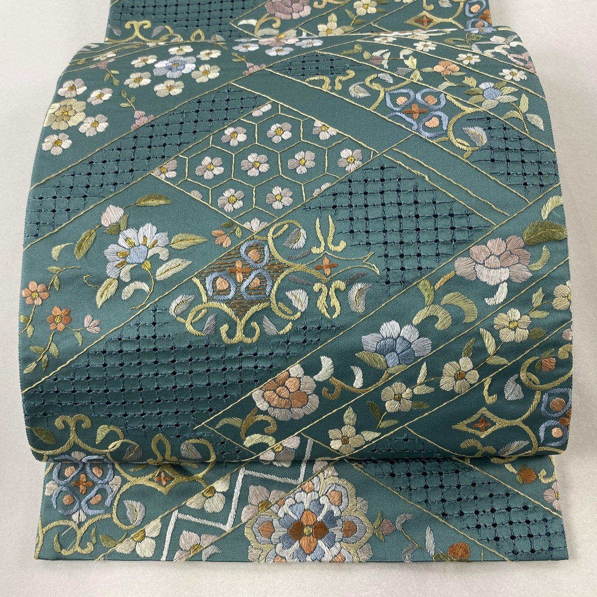 愛用 青緑 金糸 刺繍 花唐草 華文 逸品 美品 袋帯 六通 【中古】 正絹