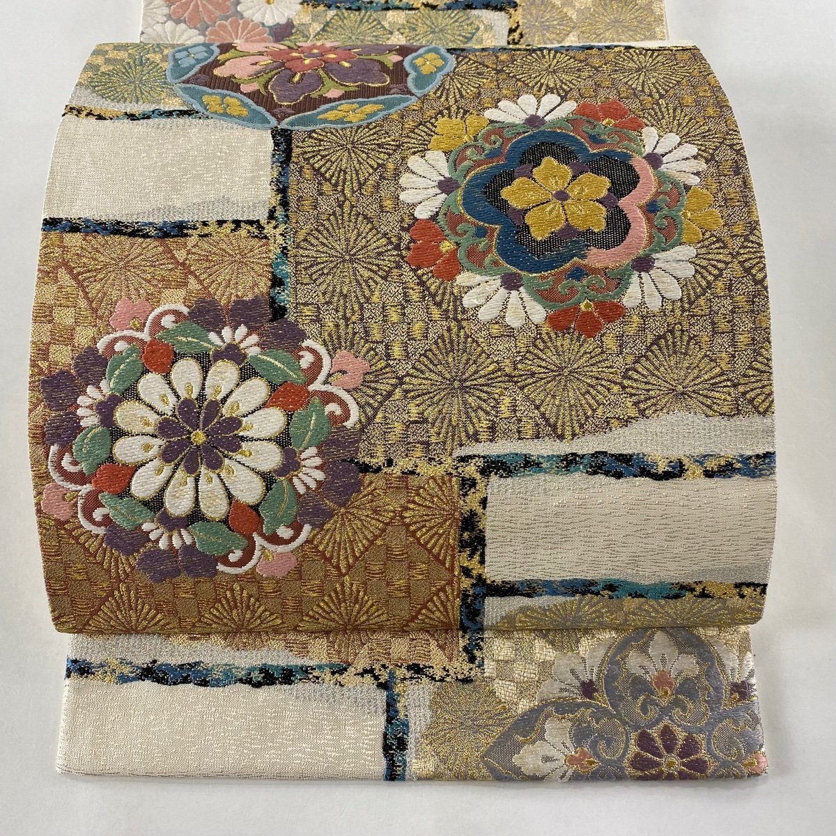 店舗良い 刺繍 花菱 華文 名品 美品 袋帯 金銀糸 【中古】 正絹 六通