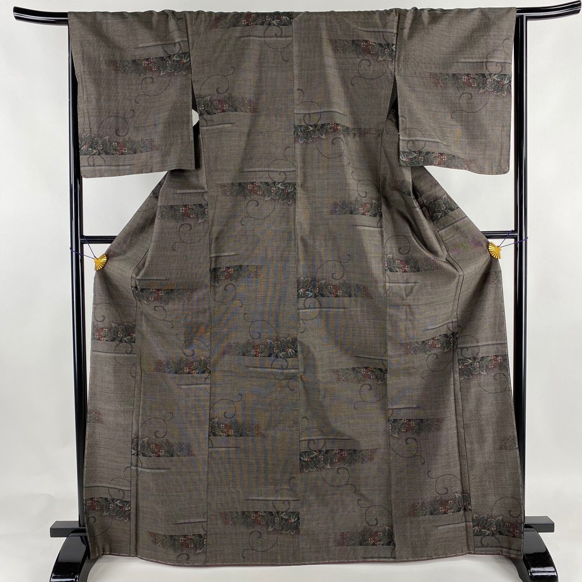 大島紬 身丈169.5cm 裄丈65cm M 袷 純泥染 証紙 草花 焦茶色 正絹 美品