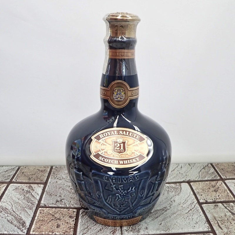 ロイヤルサルート 21年 青陶器 700ml 40％ 1349g スコッチ 未開栓 箱・巾着付 ROYAL SALUTE 【 230928-4 】_画像2