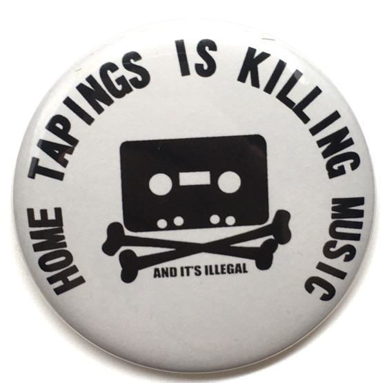 デカ缶バッジ 58mm HOME TAPING IS KILLING MUSIC　Bootleg 自作テープは音楽をコロス Spotify Amazon Apple サブスク_画像1