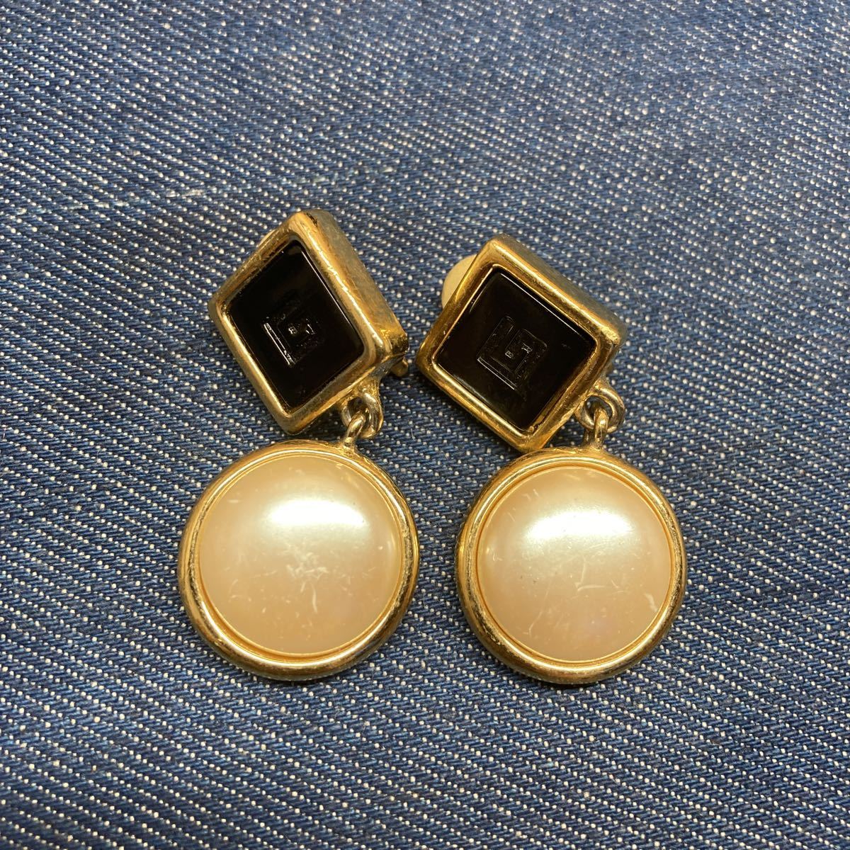  free shipping [M.599]GIVENCHY Givenchy earrings Vintage pearl Logo pearl earrings 