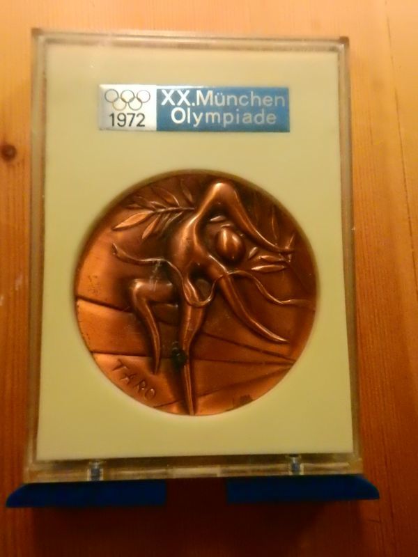 從1972年的老房子慕尼黑奧運會獎牌 原文:旧家より出ました 1972年ミュンヘンオリンピック メダル
