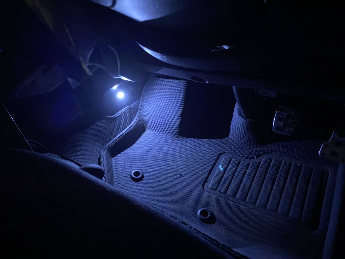 トヨタ ダイハツ レクサス 純正色 車載用 LED スカイブルー 3528 5個セット 菅2_使用例(純正インテリアイルミネーション)
