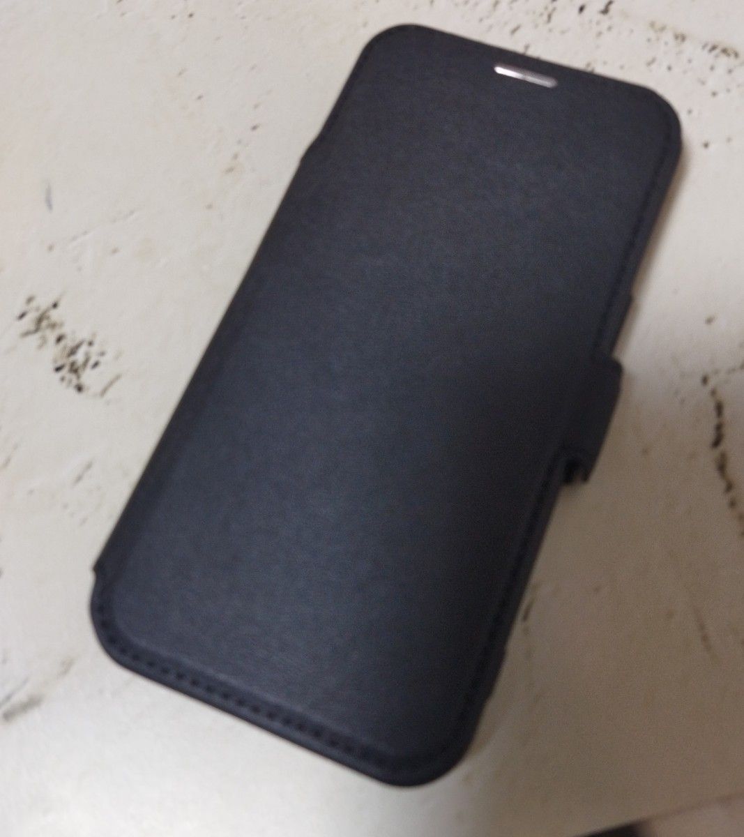 iPhone１３携帯カバー新品アイフォン１３スマホケース　シンプルなレザースマホケース　カード収納　スマホスタンド機能付き　耐衝撃