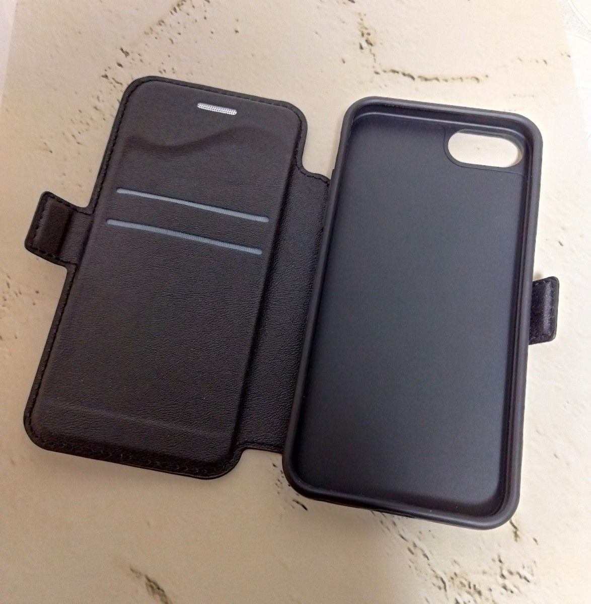 iPhone１３携帯カバー新品アイフォン１３スマホケース　シンプルなレザースマホケース　カード収納　スマホスタンド機能付き　耐衝撃