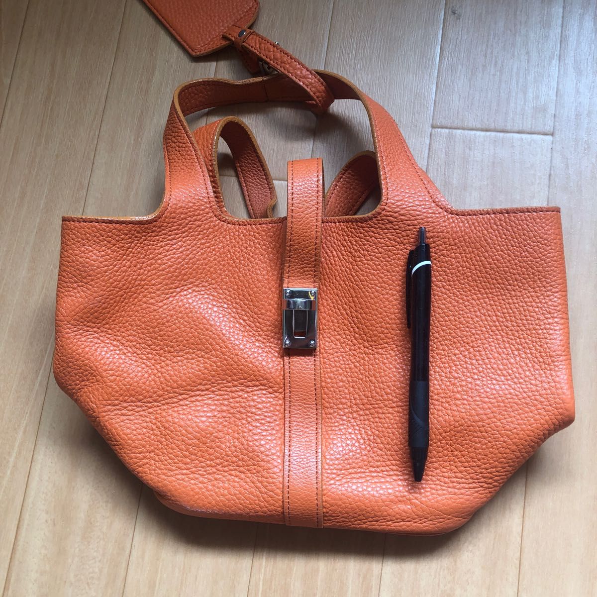BARNEYS NEW YORK レザー製 ミニトートバッグオレンジ ミラー付き