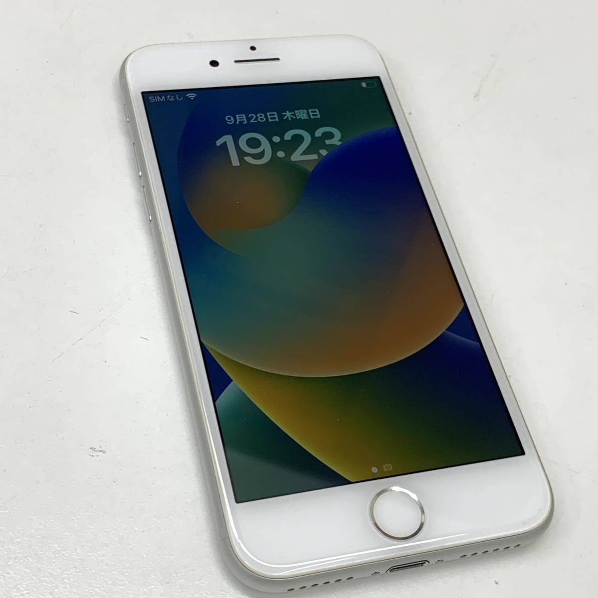105H002★Apple iPhone8 シルバー 64GB MQ792J/A KDDI 利用制限【○】/SIMロック解除済_画像4
