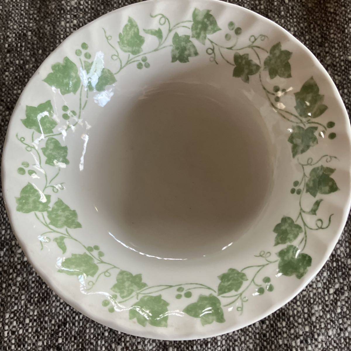 チャーチル　churchill 白い皿に緑のツタ　２皿_画像3