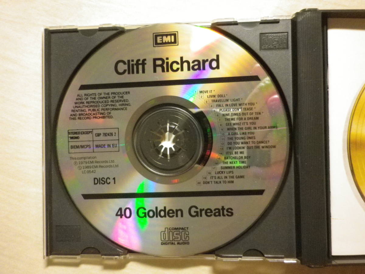 『Cliff Richard/40 Golden Greats(1977)』(1989年再発盤,EMI CDS 792425 2,EU盤,2CD,全40曲収録,Livin' Doll,Summer Holiday)_画像3