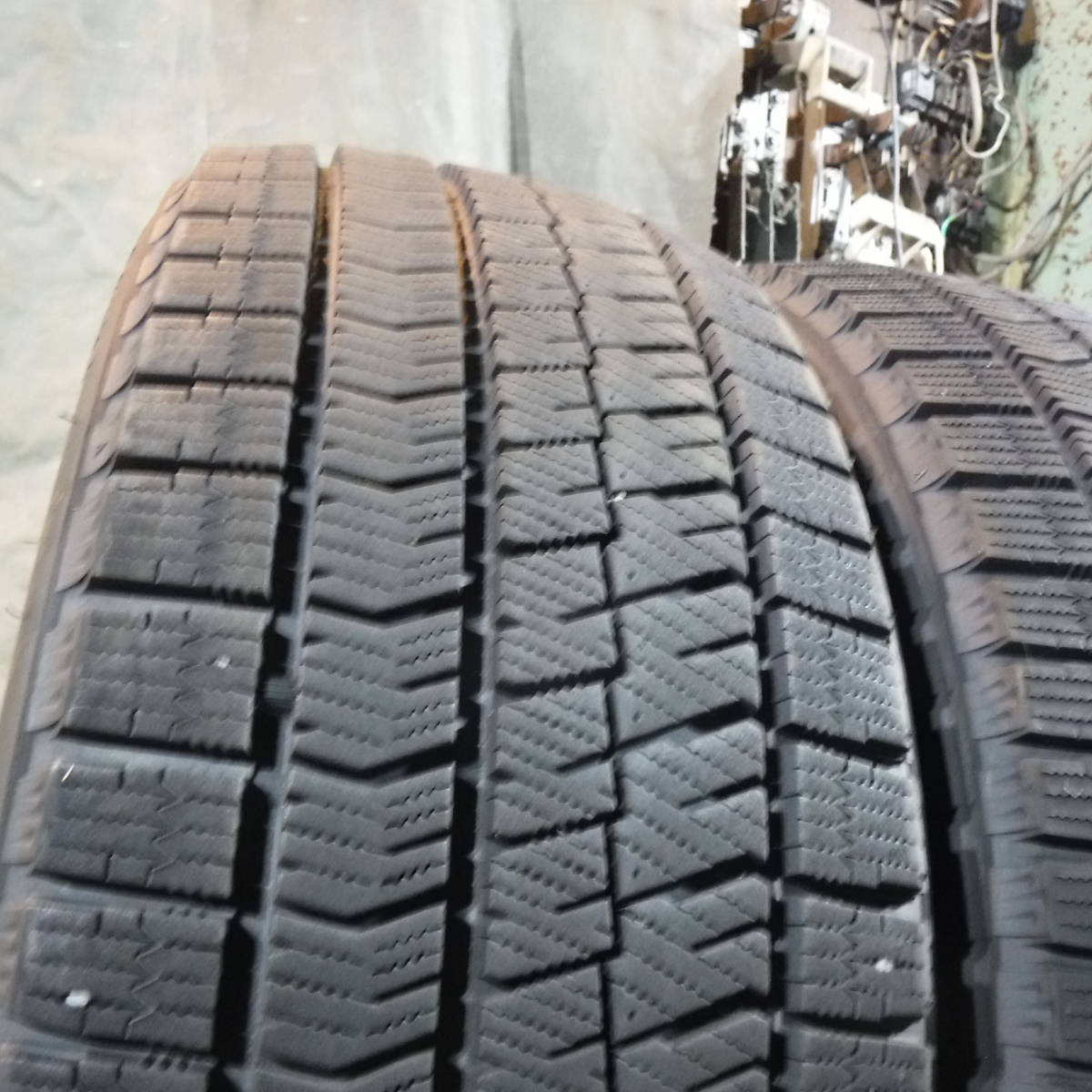 9分山イボ残り BLIZZAK ブリザック VRX 2 225/45R19 中古タイヤ2本 スタッドレス BRIDGESTONE(ブリヂストン) 愛知手渡し,交換可 647-50-30_画像6