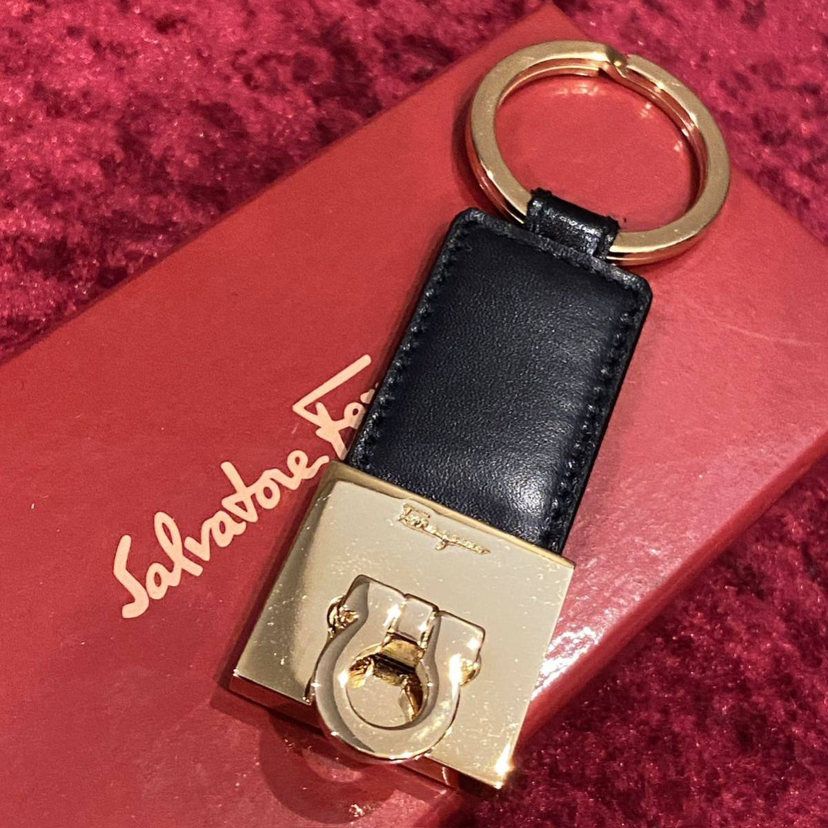 メール便無料】 スクエア サルヴァトーレフェラガモ Ferragamo 美品